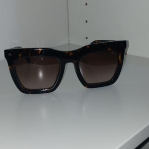 Dezi sunglasses in fall back